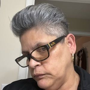 Meet your Posher, Nelida